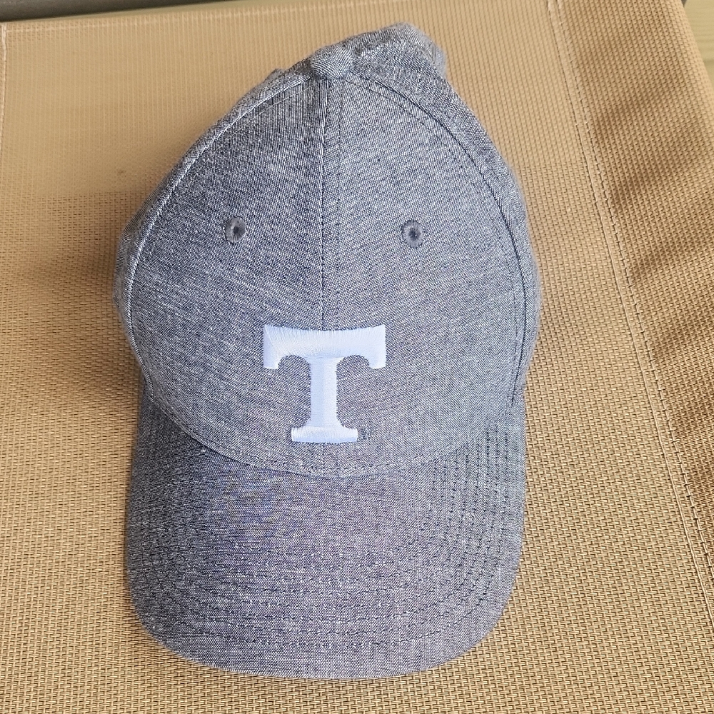 Nike Legacy91  Tennessee Logo Gray Cap NWOT